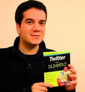 9-Javier-Guembe-con-su-libro-Twitter-para-Dummies-1113-276x300.jpg