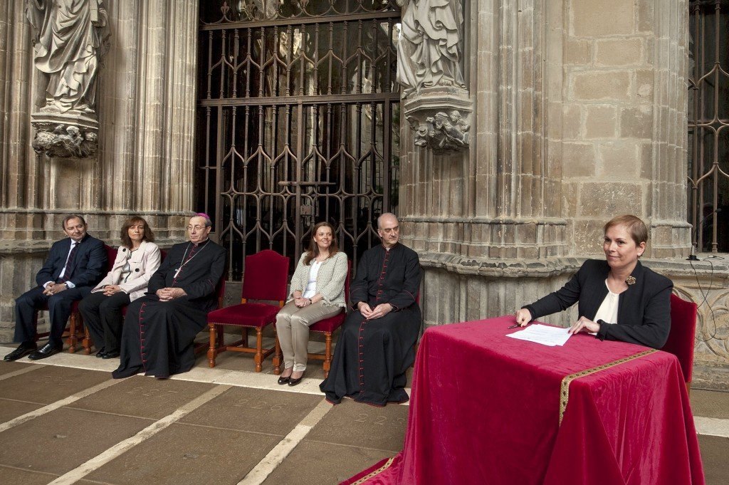 3-Firmado-convenio-para-restaurar-el-claustro-de-la-catedral-de-Pamplona-1167-1024x681.jpg