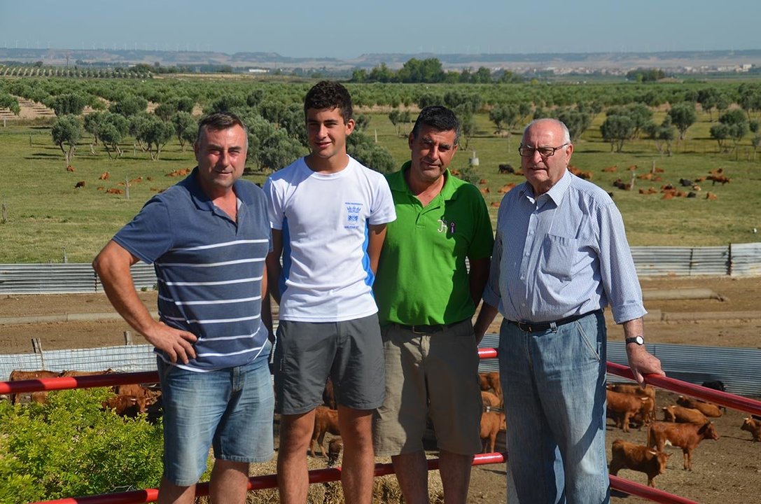 Tres generaciones de Arriazu: Roberto (hijo de José), Javier (hijo de Víctor), Víctor (hijo de José) y José Arriazu