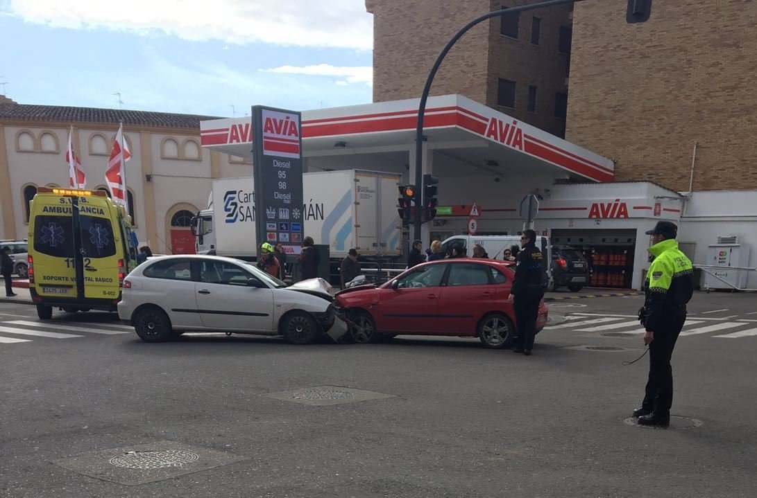 Colisión frontal de dos vehículos en la calle Bebricio de Calahorra el viernes 02/03/2018