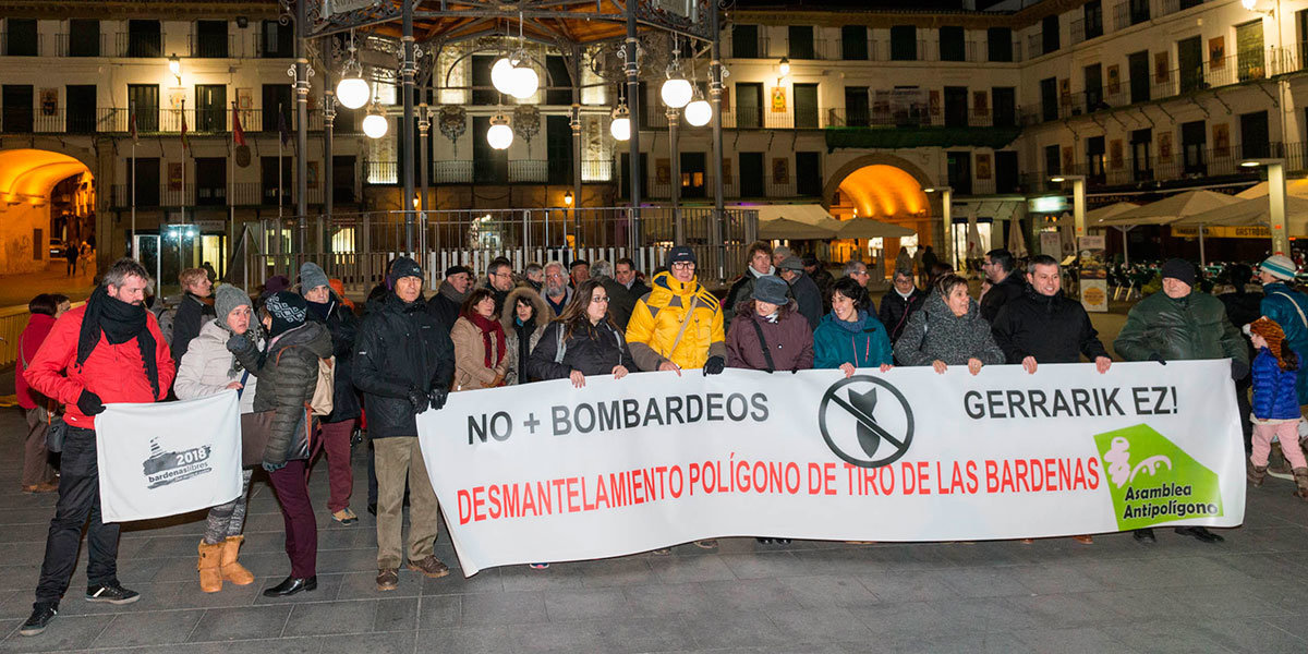 Manifestantes que se congregaron ayer en la concentración de Tudela