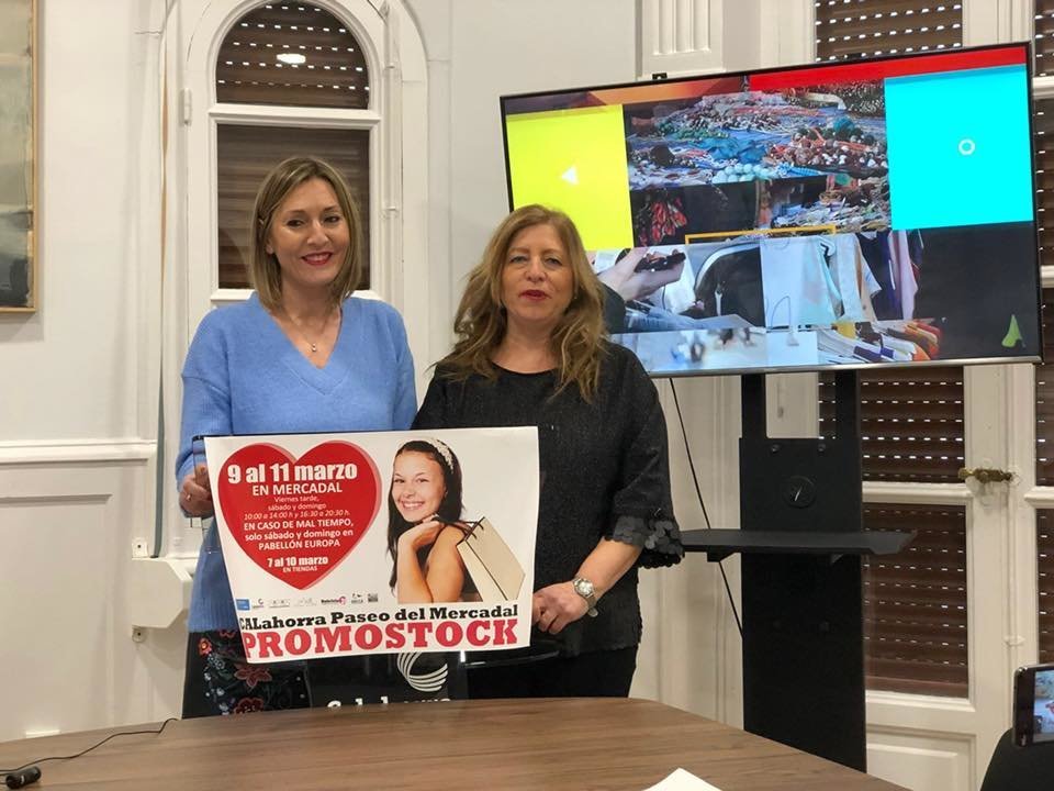 La concejala, Raquel Moral, y la presidenta de Calahorra Ciudad Comercial, Ana María Ríos