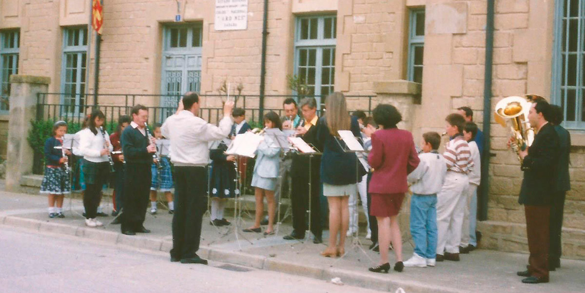 La banda municipal en una de sus primeras actuaciones en el año 1995