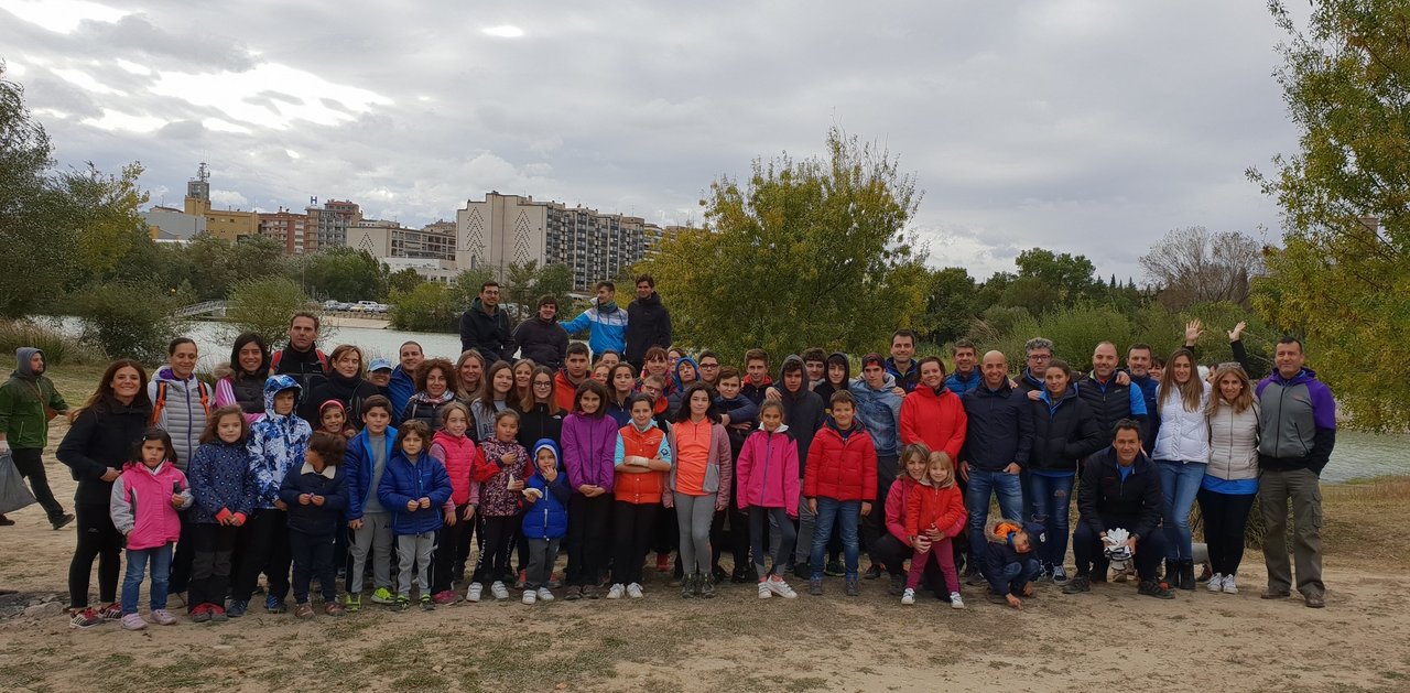 Semana Social Voluntariado de CaixaBank en la limpieza Ebro Tudela