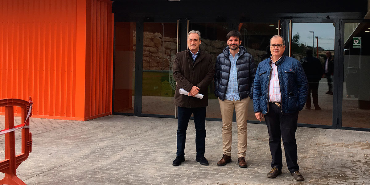 Javier Lozano visita el polideportivo Ciudad de Tudela