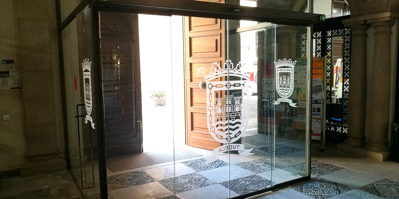 Puertas automáticas en Ayuntamiento de Tudela