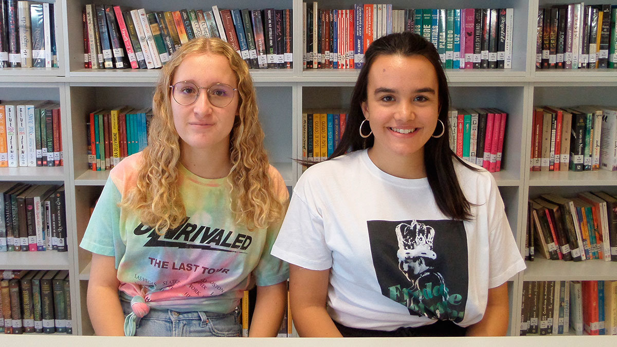 Inés Fernández y Leyre Ardóiz, alumnas del bachillerato de investigación en el IES Valle del Ebro