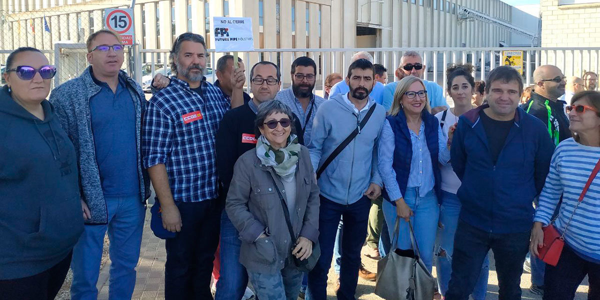 Una amplia delegación de IU Aragón ha participado esta mañana en la movilización en defensa del empleo. Un acto convocado ante el anuncio del cierre de la planta en la que trabajan 116 personas 2