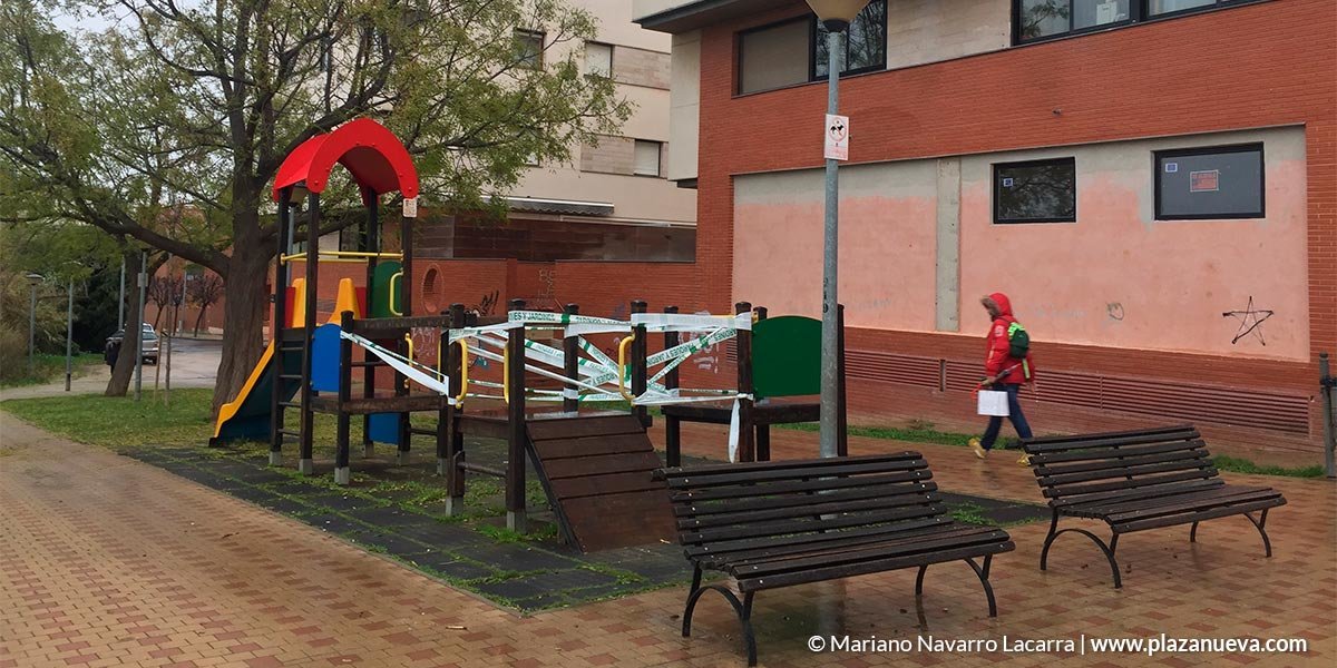Parque infantil entre el Queiles y calles Albares y Alhemas