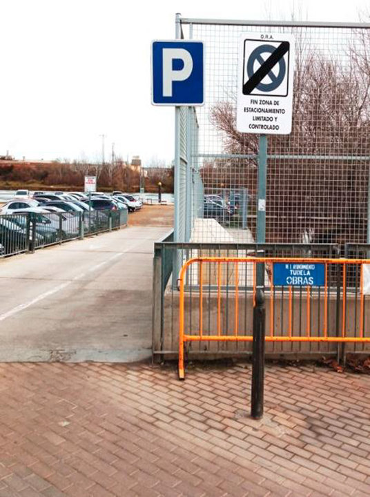 Zona de aparcamiento situada en las inmediaciones de las instalaciones deportivas de la SDR Arenas
