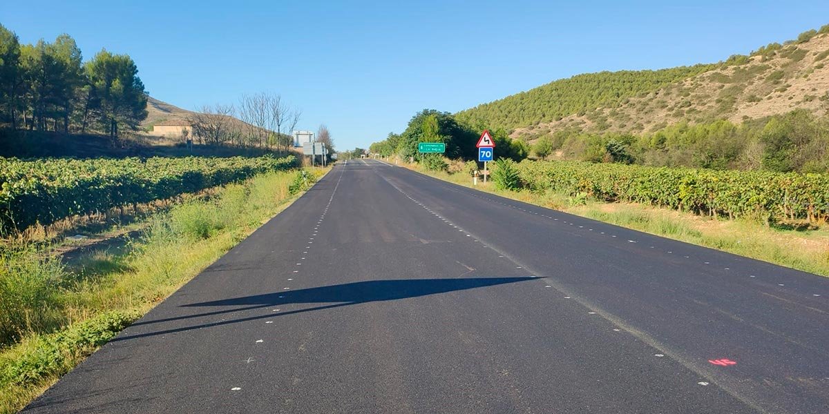 Tramo renovado de la carretera N 113 en el límite de Navarra con La Rioja