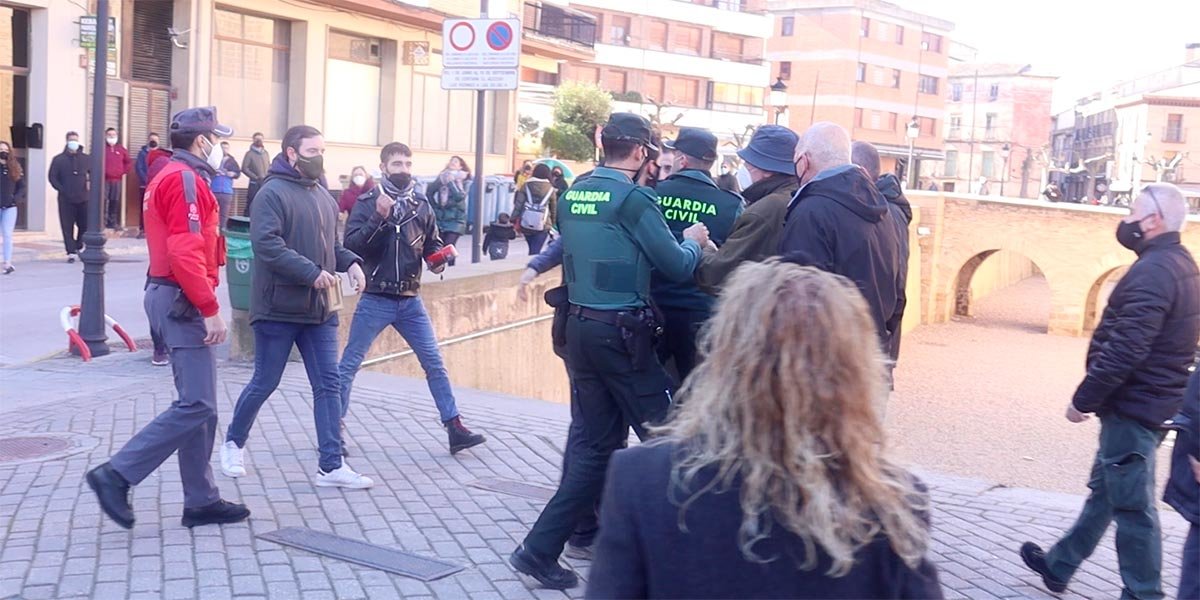La Guardia Civil y la Policía Foral intermediaron en el enfrentamiento entre el grupo de escrache y los integrantes de VOX Navarra 
