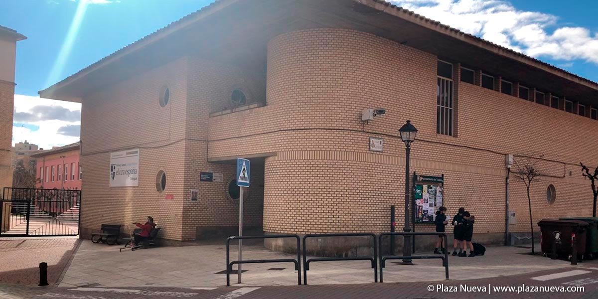 Colegio Elvira España de Tudela habilitado para estacionamiento en las Fiestas de la Verdura