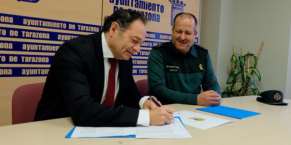El Alcalde de Tarazona, Luis José Arrechea y el Coronel Jefe de la Comandancia, José Antonio Mingorance firmaron el procedimiento