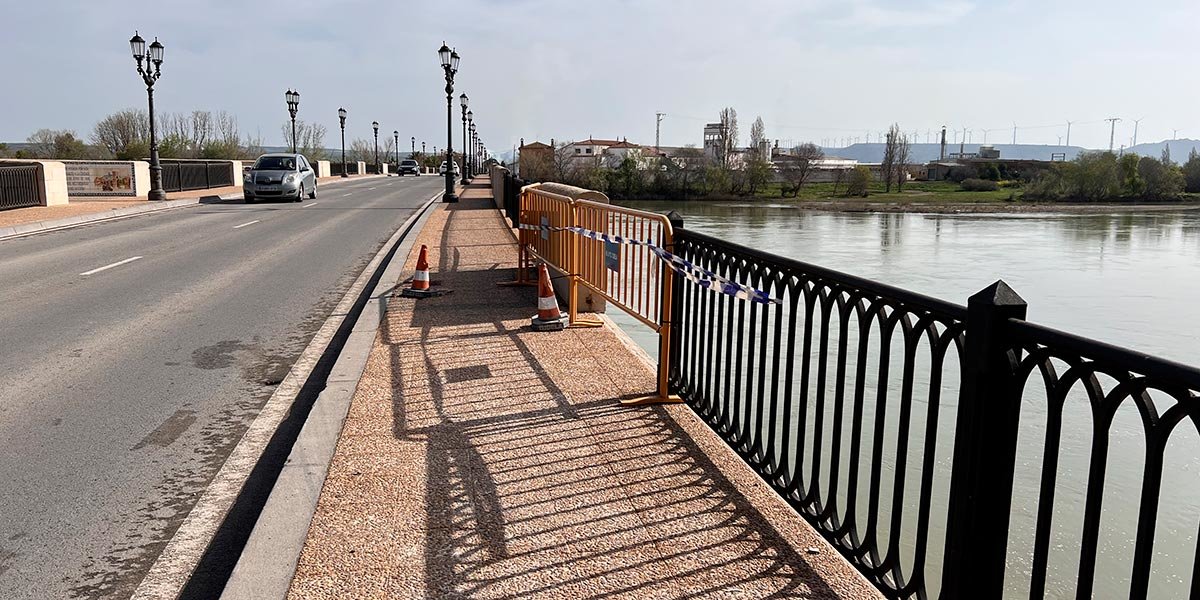 Este es el estado en el que quedó el puente del Ebro