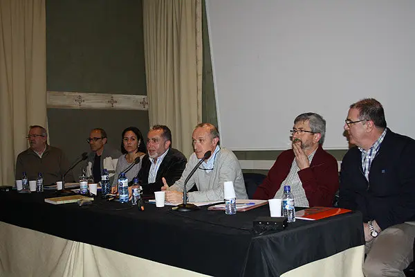 9-Mesa-redonda-sobre-San-Nicol&aacute;s-y-el-Casco-Antiguo-1070.jpg