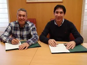 14-Firma-convenio-piscinas-Rincón-1070-300x225.jpg