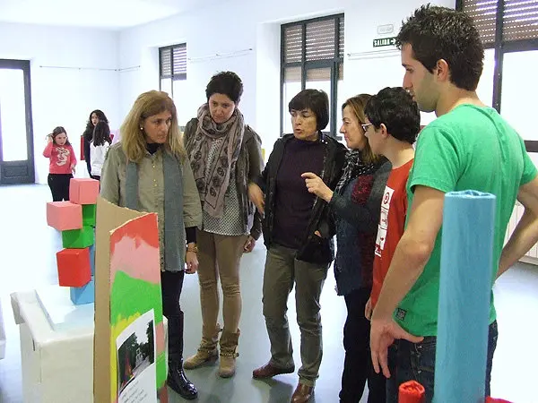 5-Exposici&oacute;n-figuras-geom&eacute;tricas-y-lineales-1071.jpg