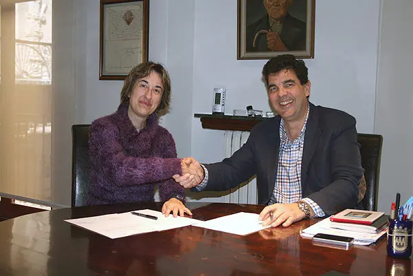 9-Firma-convenio-Ayuntamiento-de-Tudela-y-Tr&aacute;fico-1072.jpg