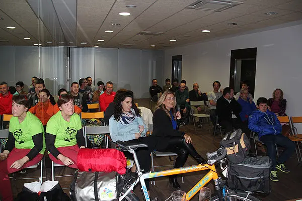 22-Charla-camino-santiago-en-bici-por-bicigrinos-1072.jpg