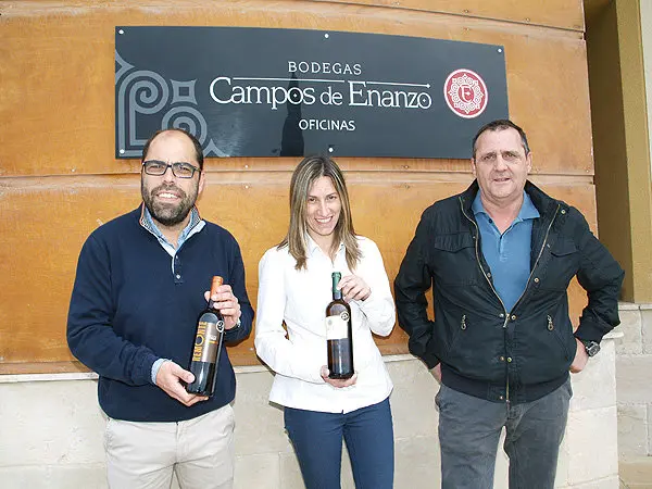 16-Adolfo-Fern&aacute;ndez-Gemma-y-Satur-Ullate-premio-Campos-de-Enanzo-1074.jpg