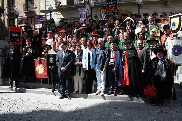 15-Foto-de-familia-Cofrad&iacute;as-1075.jpg