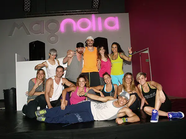 30-Clase-de-zumba-con-varios-monitores-1085.jpg
