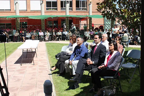 27-Residencia-de-ancianos-fiesta-de-la-familia-autoridades-1093.jpg