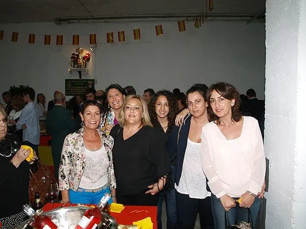 31-Nuria-y-Marijose-celebrando-el-d&iacute;a-Guardia-Civil-10971.jpg