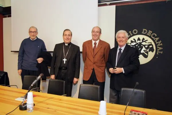 6-Presentaci&oacute;n-libro-Juan-Ignacio-Fern&aacute;ndez-Marco-sobre-Deanato-y-Obispado-1100.jpg