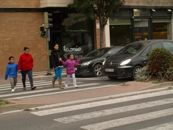 10-Paso-de-cebra-Griseras-Avenida-Zagaroza-1102.jpg