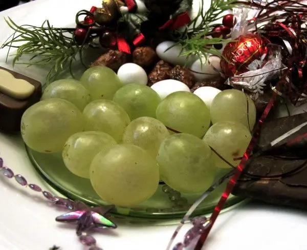 39-Las-12-uvas-de-la-suerte-esperan-siempre-en-Fin-de-A&ntilde;o-1105.jpg