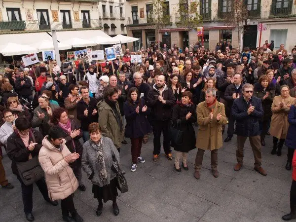 10-Tudela-Concentraci&oacute;n-por-los-atentados-de-Francia-1108.jpg