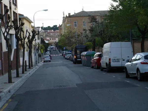 5-calle-San-Francisco-Javier-sin-luz-y-robo-en-los-coches-1109.jpg