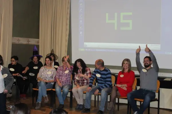 32-Escuela-Oficial-de-Idiomas-celebr&oacute;-su-25-aniversario-escenario-1117.jpg