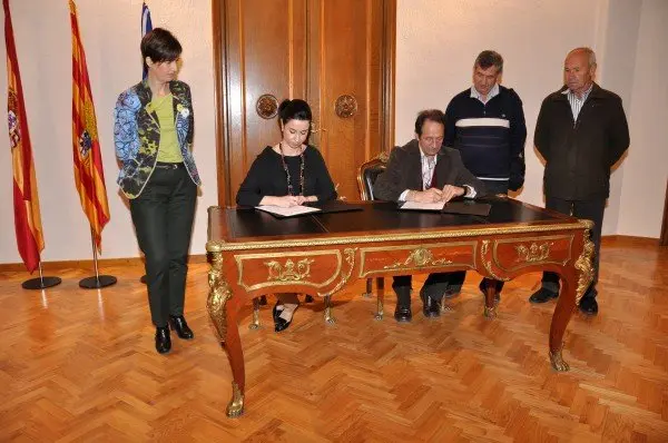 29-Convenio-Ayuntamiento-de-Ejea-y-ACVAR-1118.jpg