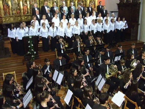 5-Banda-Municipal-de-M&uacute;sica-de-Valtierra-y-la-Coral-Virgen-de-Nieva-1120.jpg