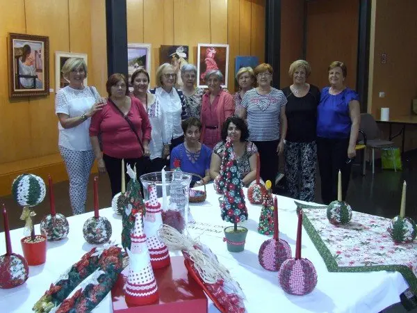 7-Exposici&oacute;n-de-obras-de-pintura-patchwork-y-bolillos-en-Castej&oacute;n-1128.jpg