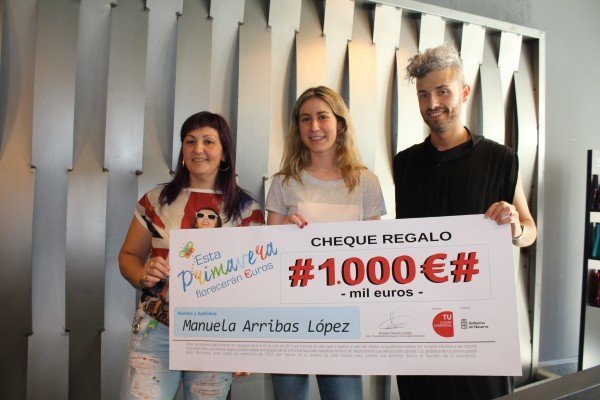30-Manuela-Arribas-ganadora-cheque-Tudela-CIudad-Comercial-1129.jpg