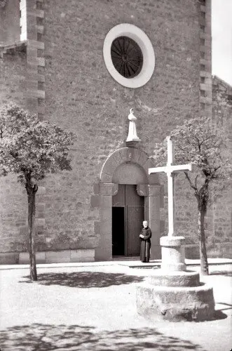 10-Patio-del-convento-de-Capuchinos-Foto-Miguel-Navascu&eacute;s-1131.jpg