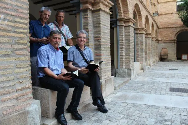 24-Grupo-Literario-Traslapuente-El&iacute;as-Marchite-Isidro-L&oacute;pez-Juanjo-Valencia-y-Pepe-Alfaro-1133.jpg
