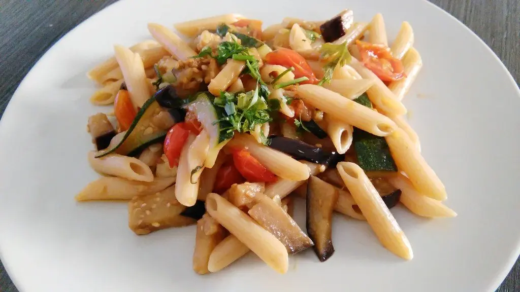 28-Pasta-con-calabac&iacute;n-berenjena-y-tomate-cherry-1138-1024x576.jpg