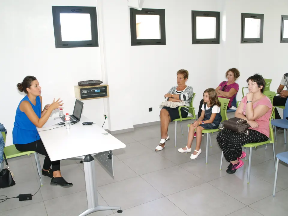 26-Charla-Katia-En&eacute;riz-D&iacute;a-del-Comercio-Murchante-1142.jpg