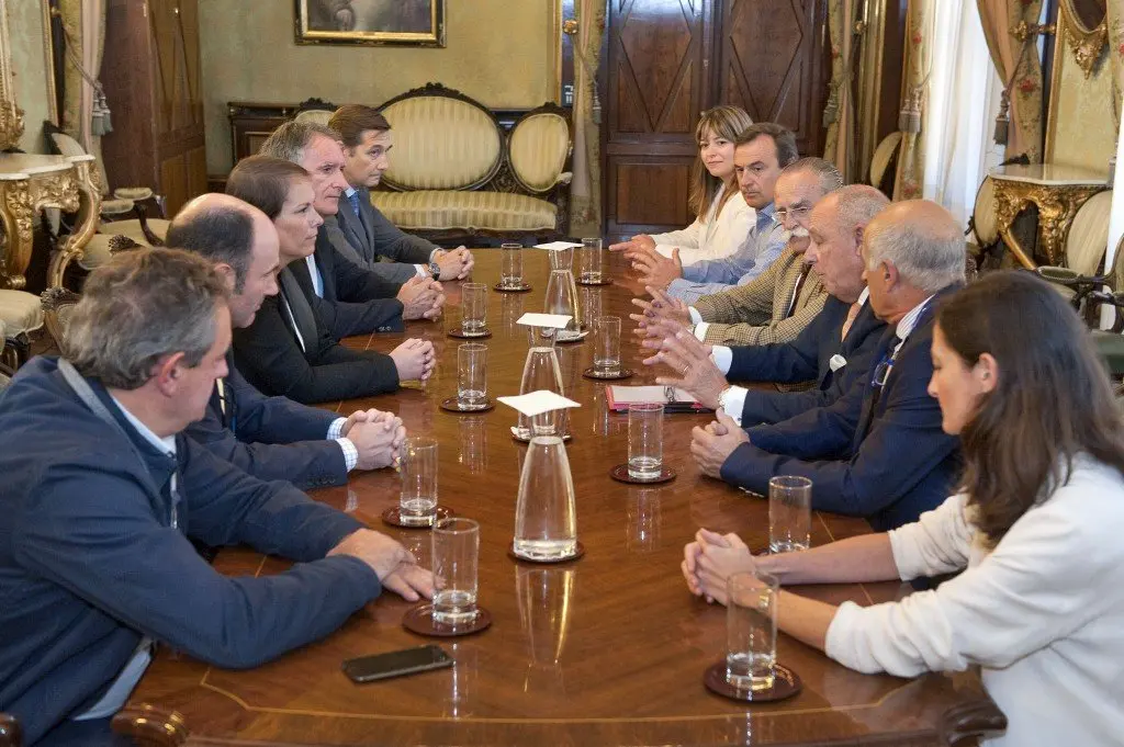 25-Reunion-Gobierno-de-Navarra-y-Camara-de-Comercio-1143-1024x681.jpeg
