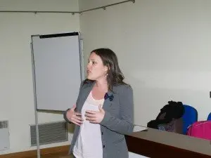 6-Charla-Aspectos-clave-buen-clima-familiar-con-Patricia-Asiain-psicologa-1146-300x225.jpg