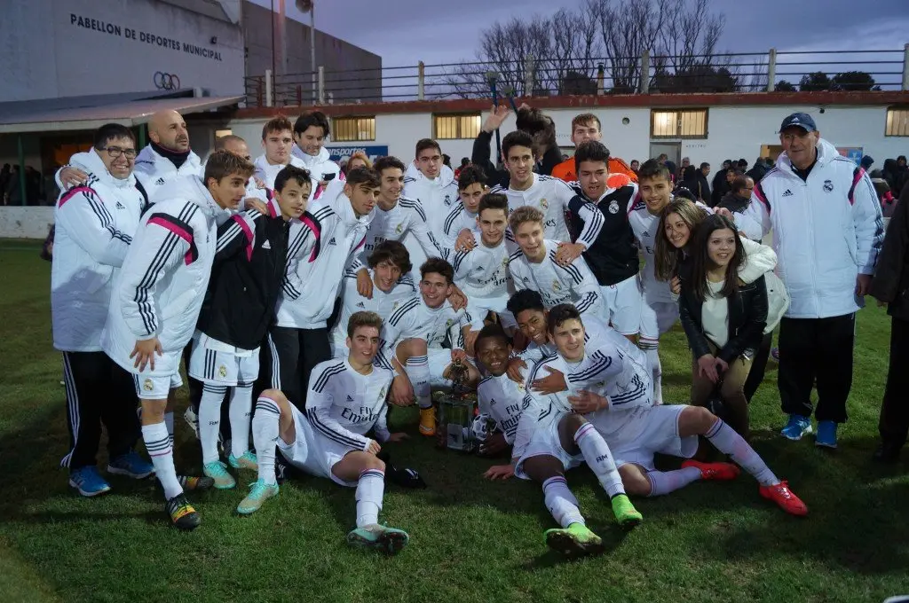 15-Real-Madrid-campe&oacute;n-Torneo-F&uacute;tbol-Cadete-de-la-Ribera-1151-1024x680.jpg