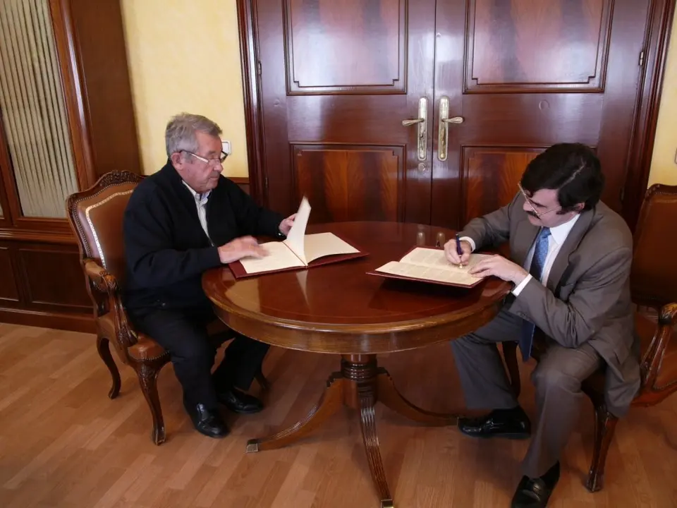 firma-cesi&oacute;n-tramo-final-Canal-de-Lodosa.jpg