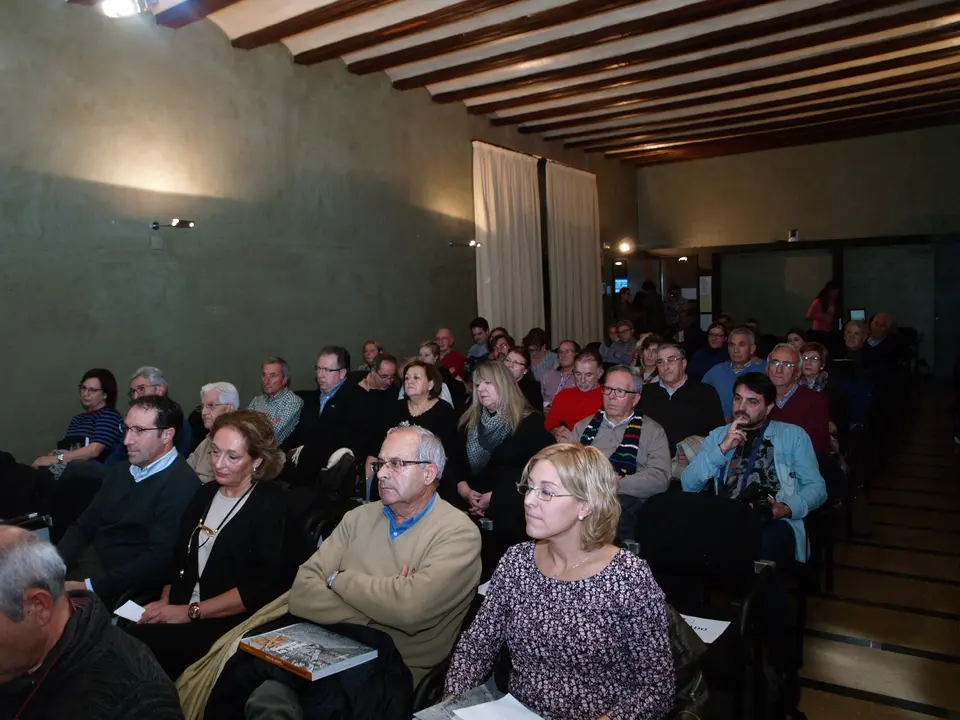 7-Presentaci&oacute;n-del-libro-de-fotograf&iacute;a-Sentir-la-vida-de-Mario-G&oacute;mez-p&uacute;bico-1152.jpg