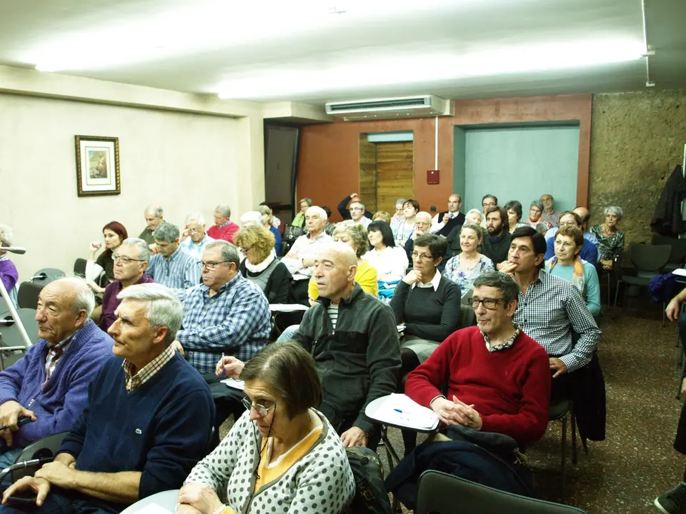 6-Escuela-Social-charla-a-cargo-de-Guillermo-M&uacute;gica-p&uacute;blico-1152.jpg