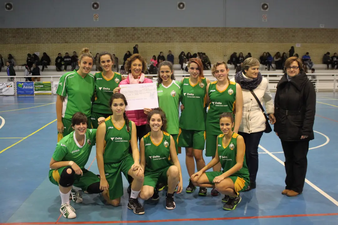13-CB-Alfaro-donaci&oacute;n-a-la-AECC-1152.jpg